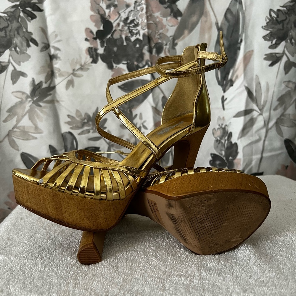 Gold Heels - Picture 4 of 5